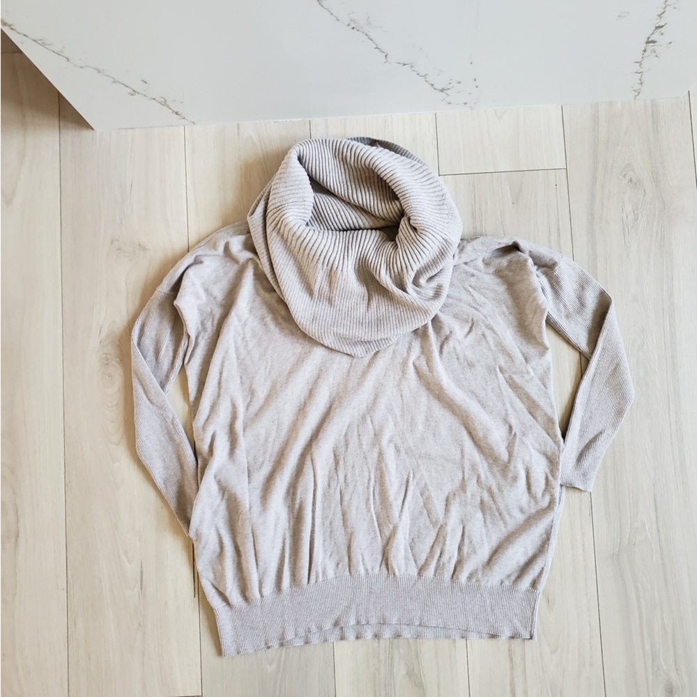 Victoria's Secret Light‎ Gray Cowl Neck Sweater